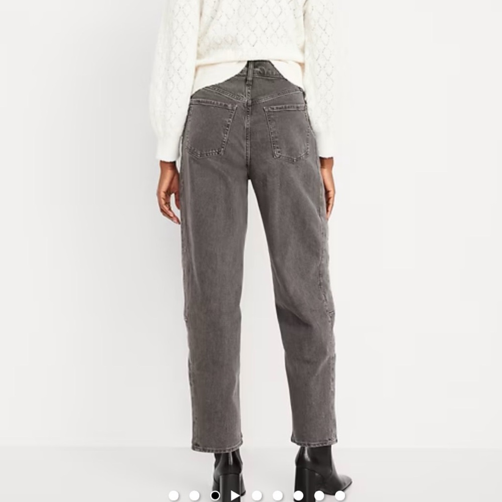 Old Navy Women's High-Rise Barrel Leg Jeans in Black Wash. - Picture 3 of 8